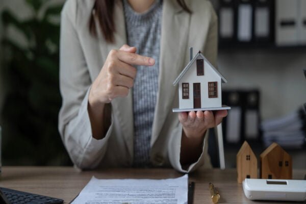 What Are the Benefits of Working with a Real Estate Agent?